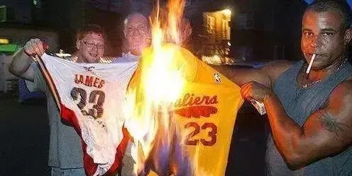 爱恨交加！现役五大焚烧球衣排行榜，乔治超越詹姆斯勇夺榜首