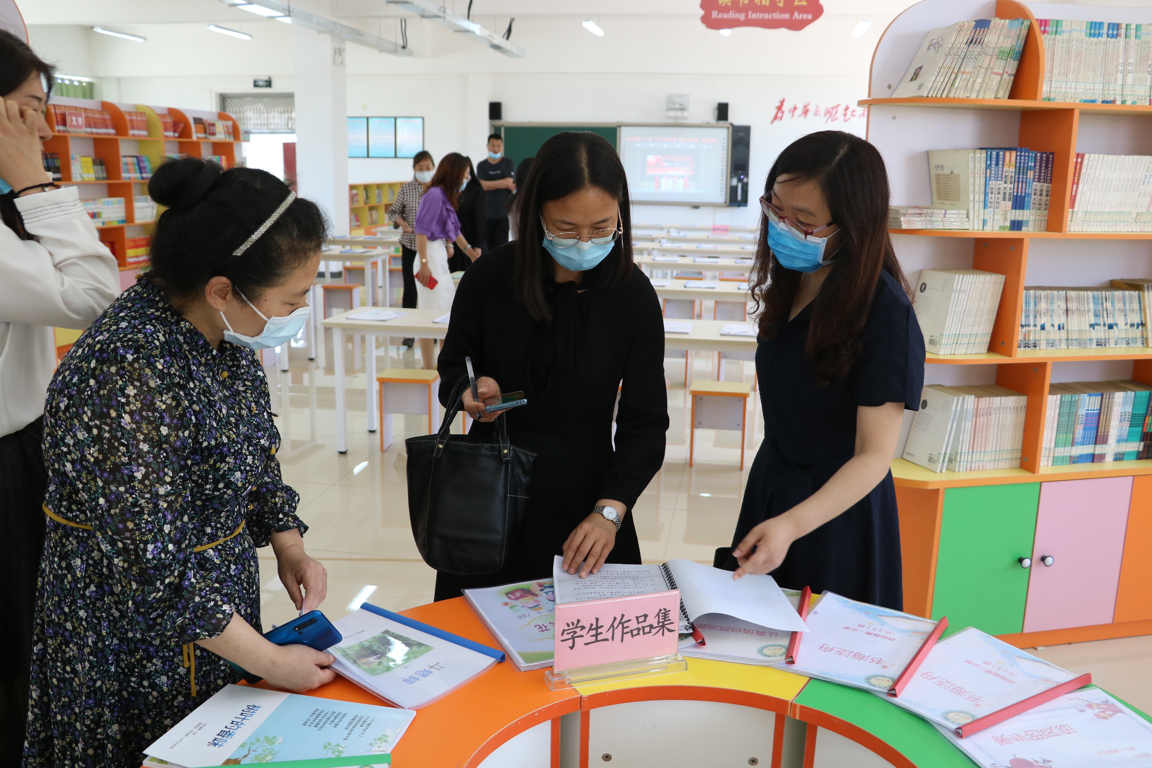 书香浸润童年主题活动之遇见美好,书香浸润童心献礼建党百年展板