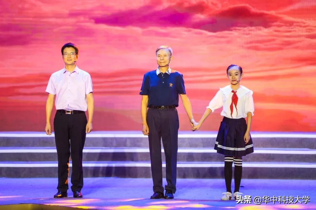 燃爆了！华中科技大学用“宇宙最强音”为祖国打CALL