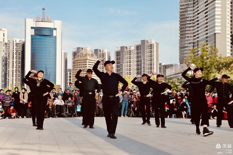 洛阳牡丹广场：*疆新**舞大联欢