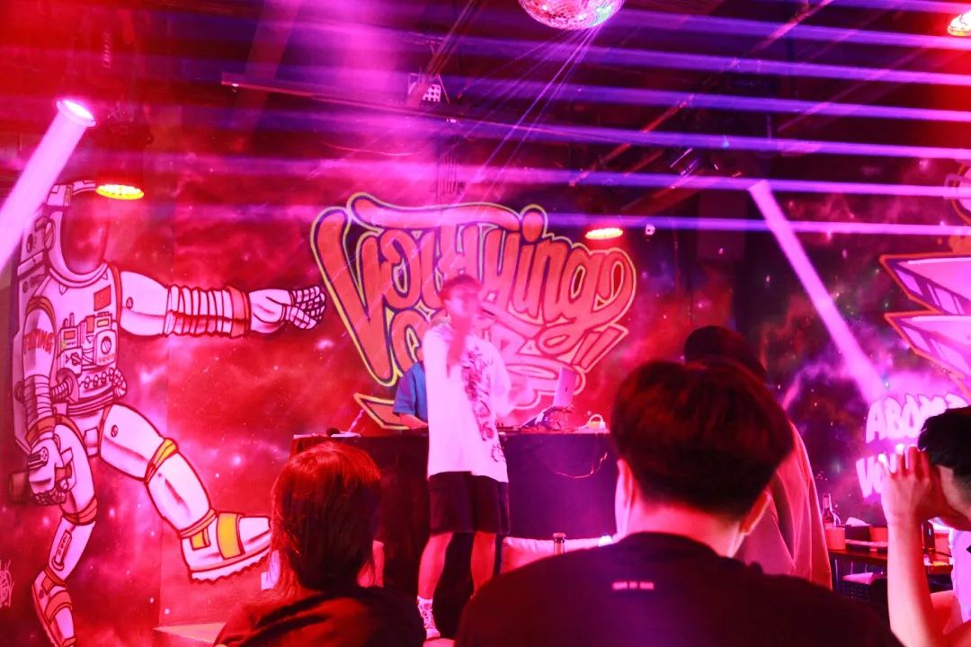 年轻时不愿将就,年轻时不将就