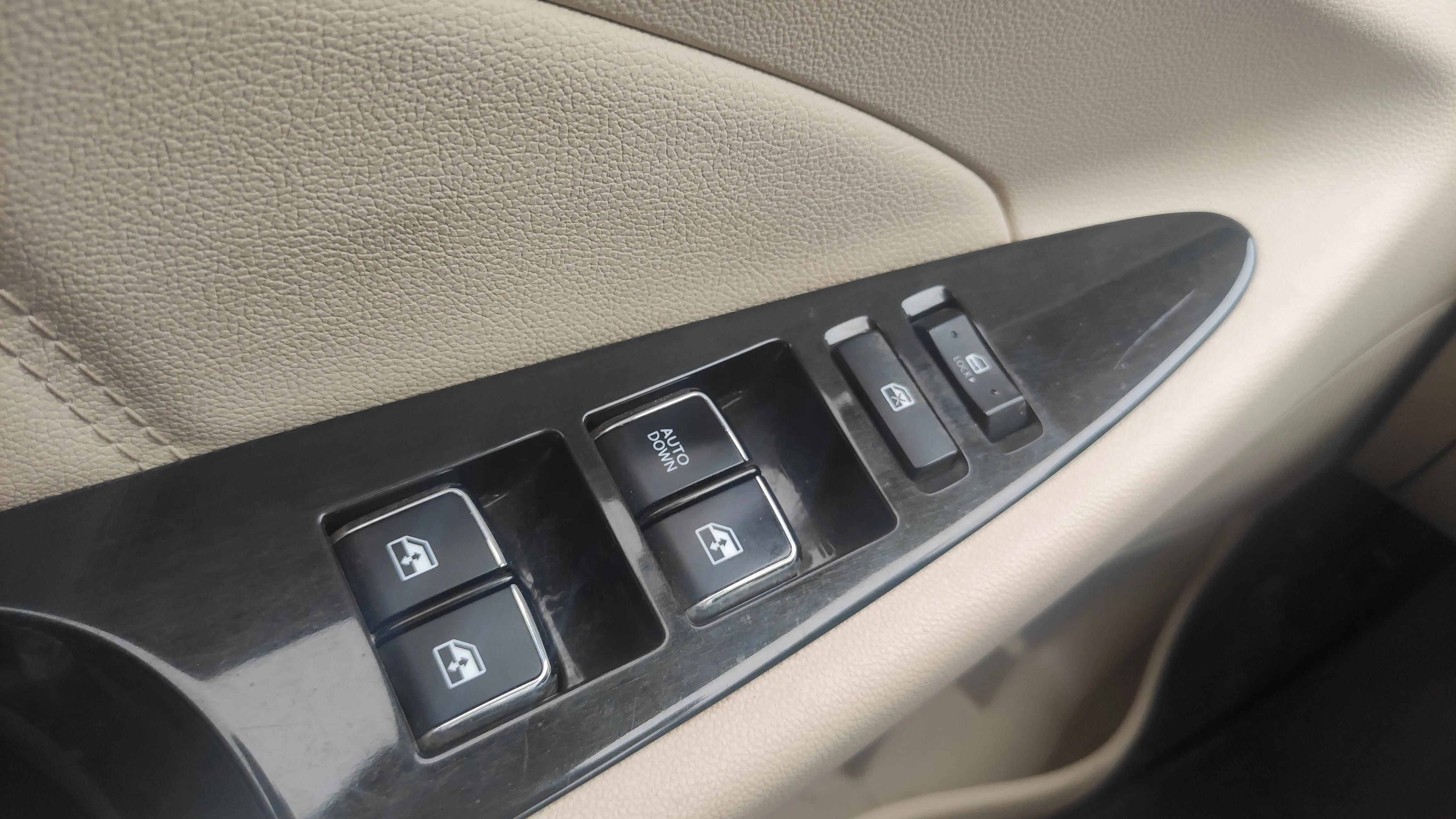 逸动豪华手动版,逸动手动豪华版白色