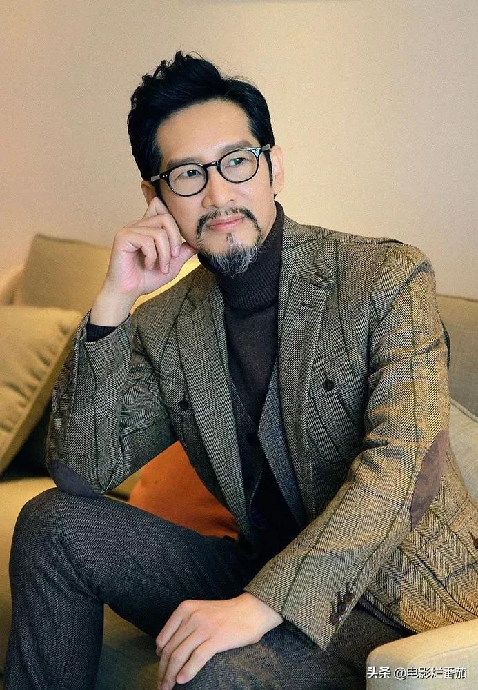 王劲松演蒋介石全身像,王劲松扮演蒋介石像吗