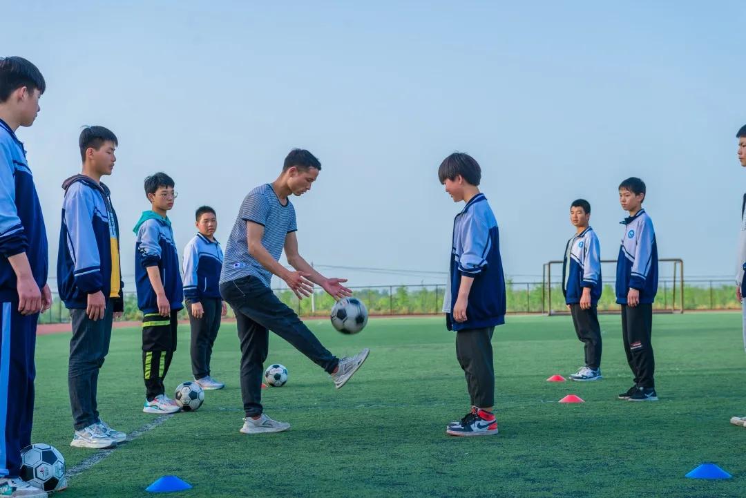 足球、跆拳道、葫芦丝、舞蹈唐河育才实验学校兴趣班趣味无极限