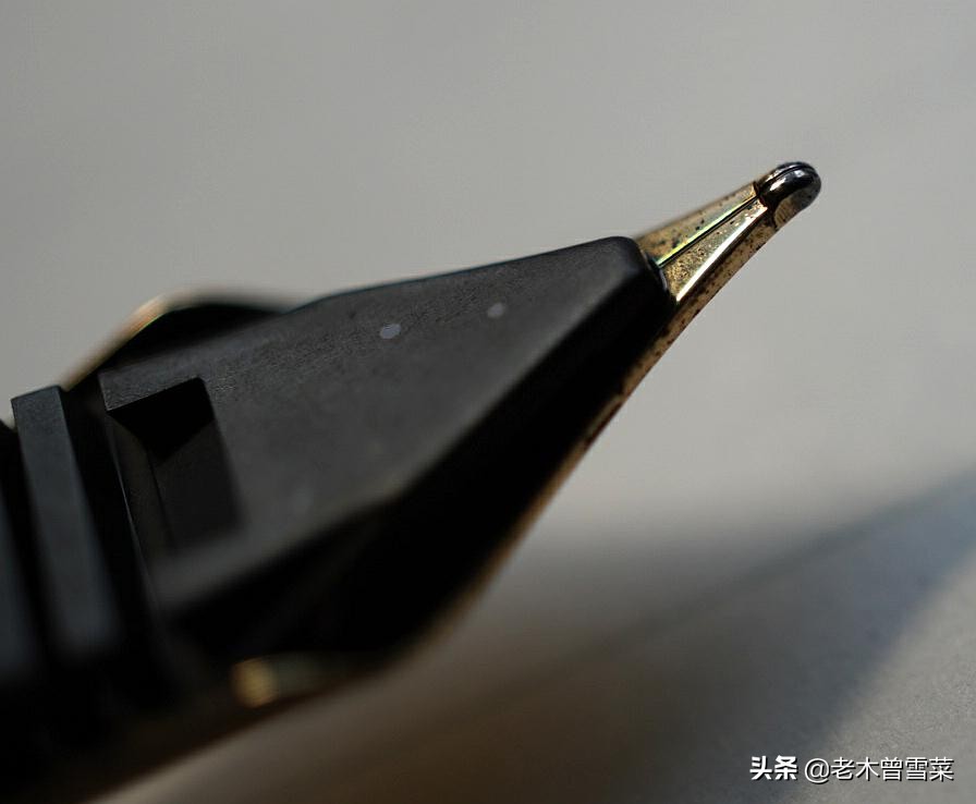 比较细的金尖钢笔,黄色笔尖和金尖钢笔区别