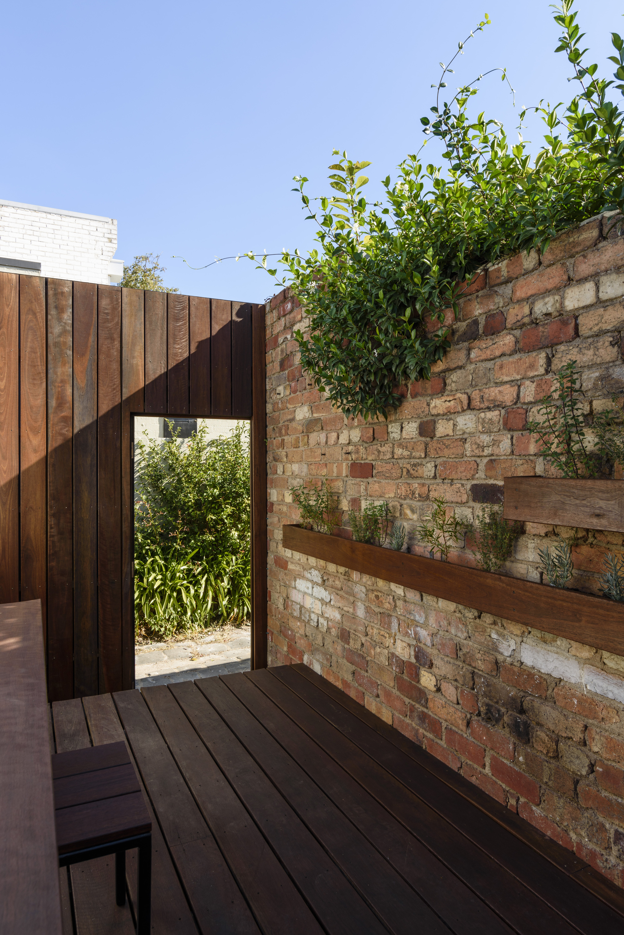 直线型台灯,线性灯光房间