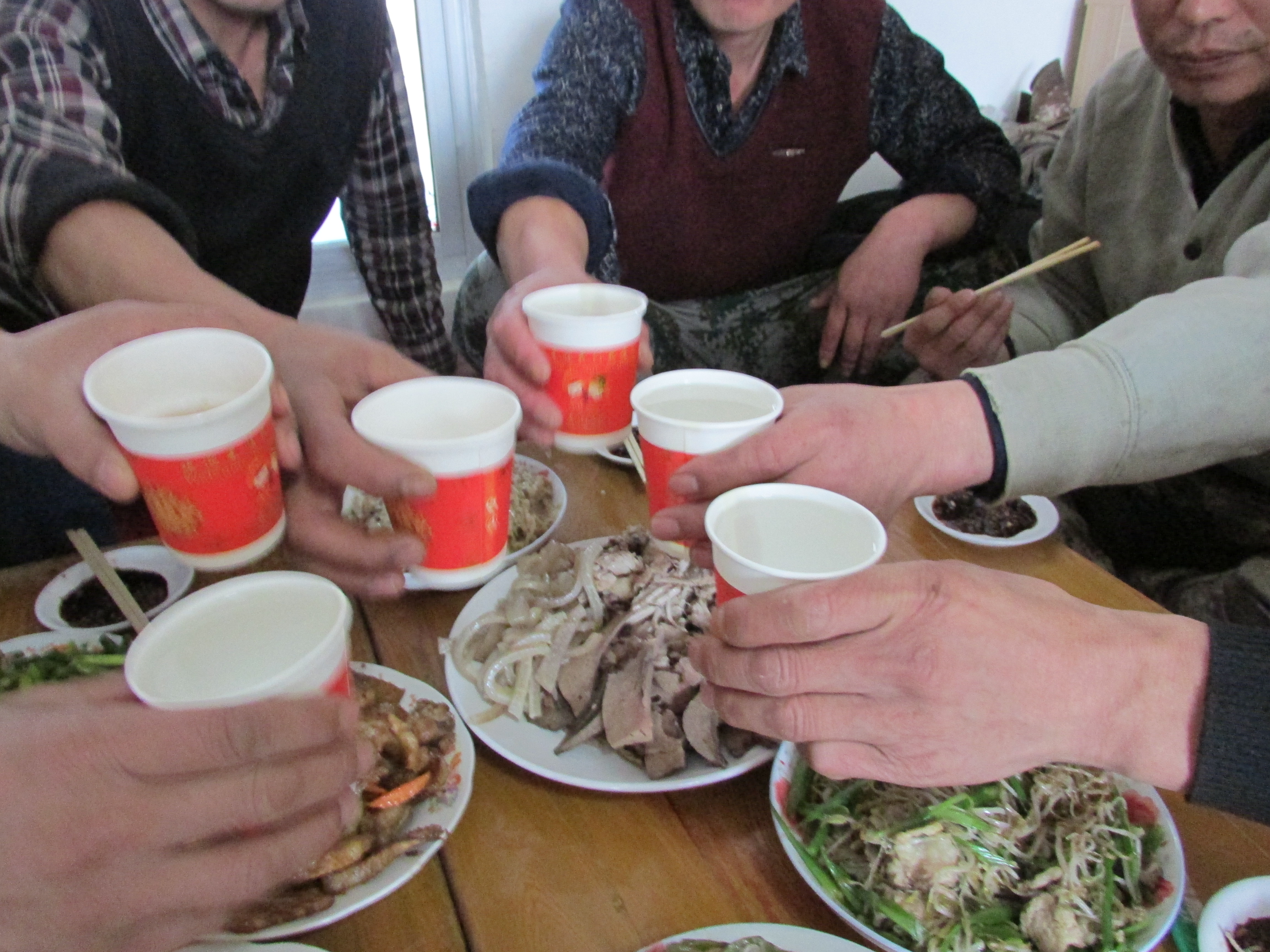 东北杀年猪来吃猪肉,老东北杀年猪