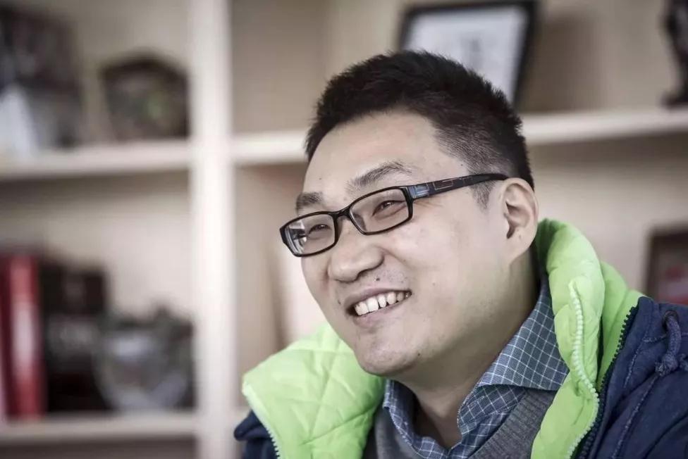 拼多多创始人黄峥个人简历资料,拼多多董事长黄峥做客人民网访谈