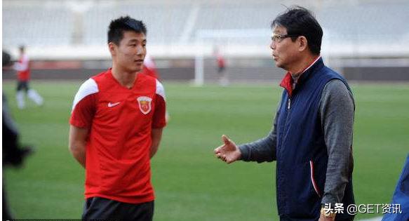 徐根宝足坛,徐根宝为国足颁奖