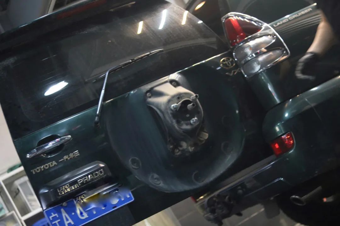 经典老车丰田lc90翻新复活,老款普拉多120翻新