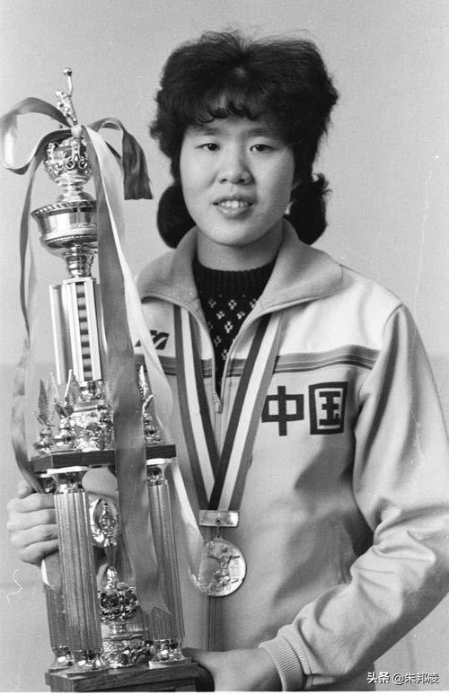 郎平为中国女排付出多少,女排教练郎平为武汉捐多少钱