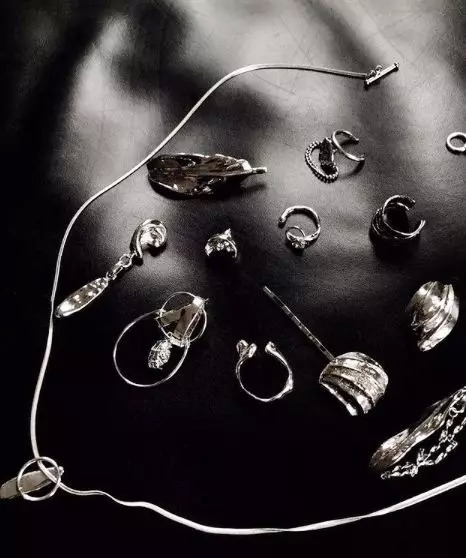 我的胸，我的手指，我的脚腕……都需要一只包包