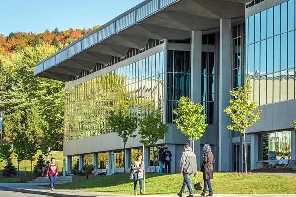 加拿大本科留学项目，雅思6.5，会考均分75以上