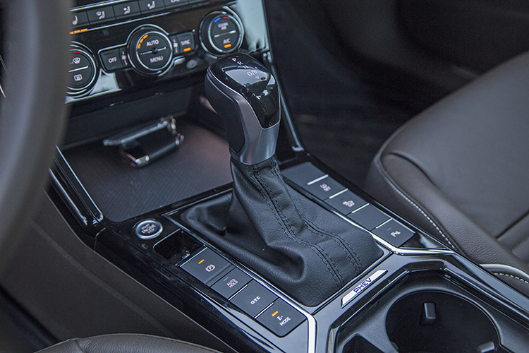 大众新能源制动系统报警,上汽大众油电混合帕萨特试驾