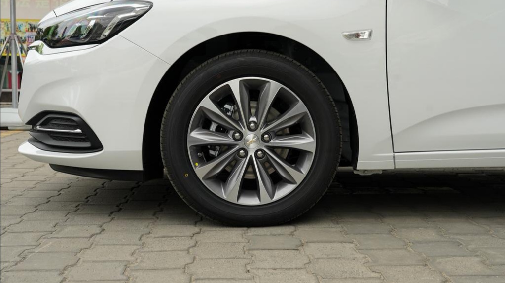 雪佛兰科鲁泽2020款4缸高速表现,2021款全新雪佛兰科鲁泽上市了吗