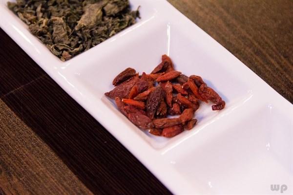 菊花遇上枸杞眼睛就亮了,枸杞爱上菊花眼就亮了