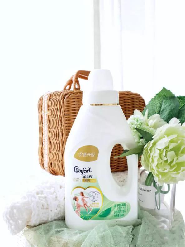 T恤穿腻了?想要时髦又遮肉,春夏白衬衫应该这么洗和这样穿