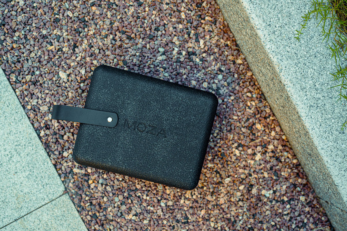 “跨界级”专业防抖,手机和微单都可用,普通人的视频“法宝”