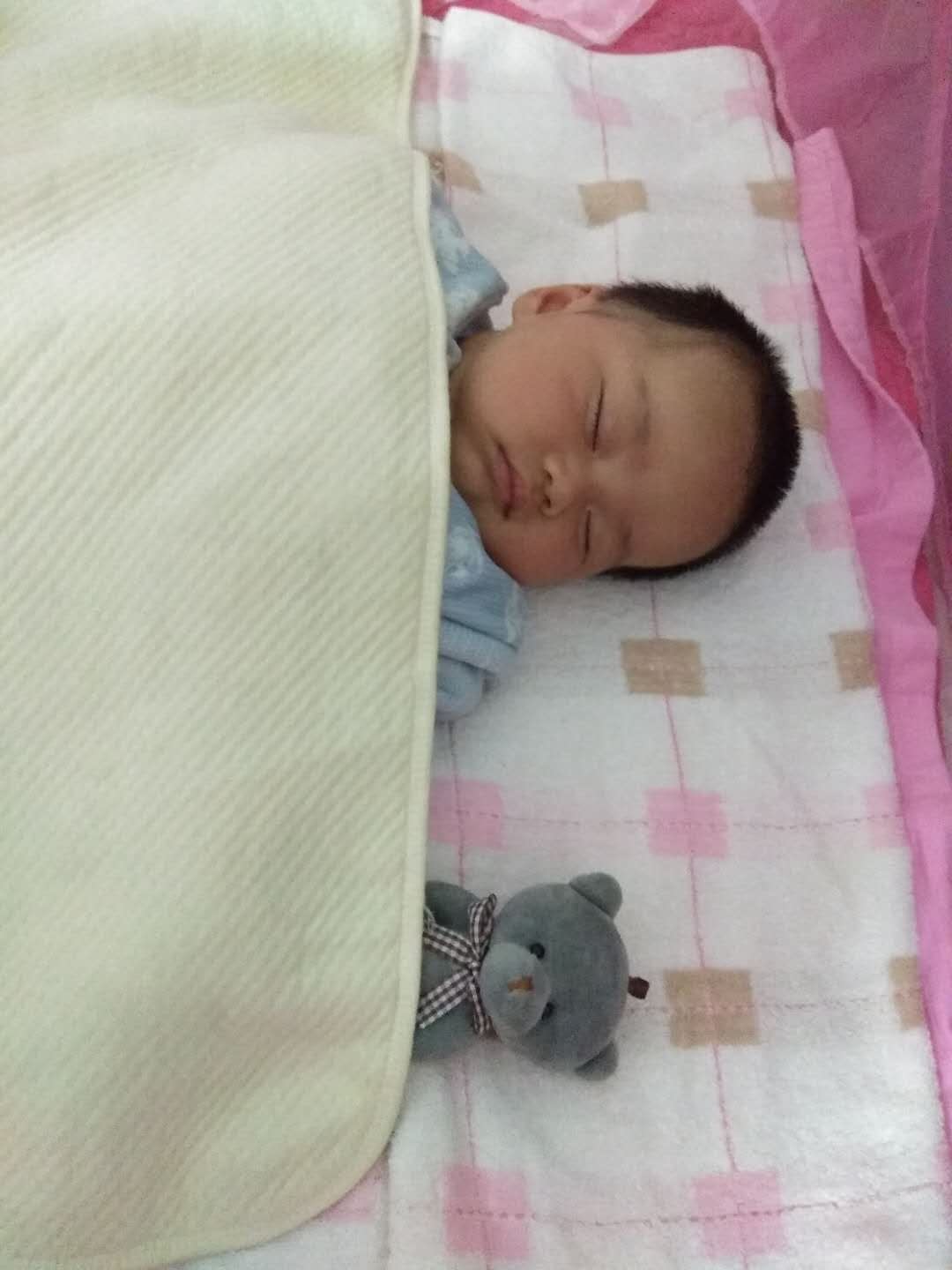 怎么让宝宝每天早早睡觉,宝宝早睡没精神