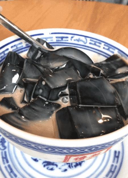 吃甜品就吃老字号龟苓膏,龟苓膏低卡甜品