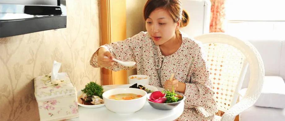 如何预防胸部下垂和缩水吃什么,胸部缩水下垂松弛怎么调整