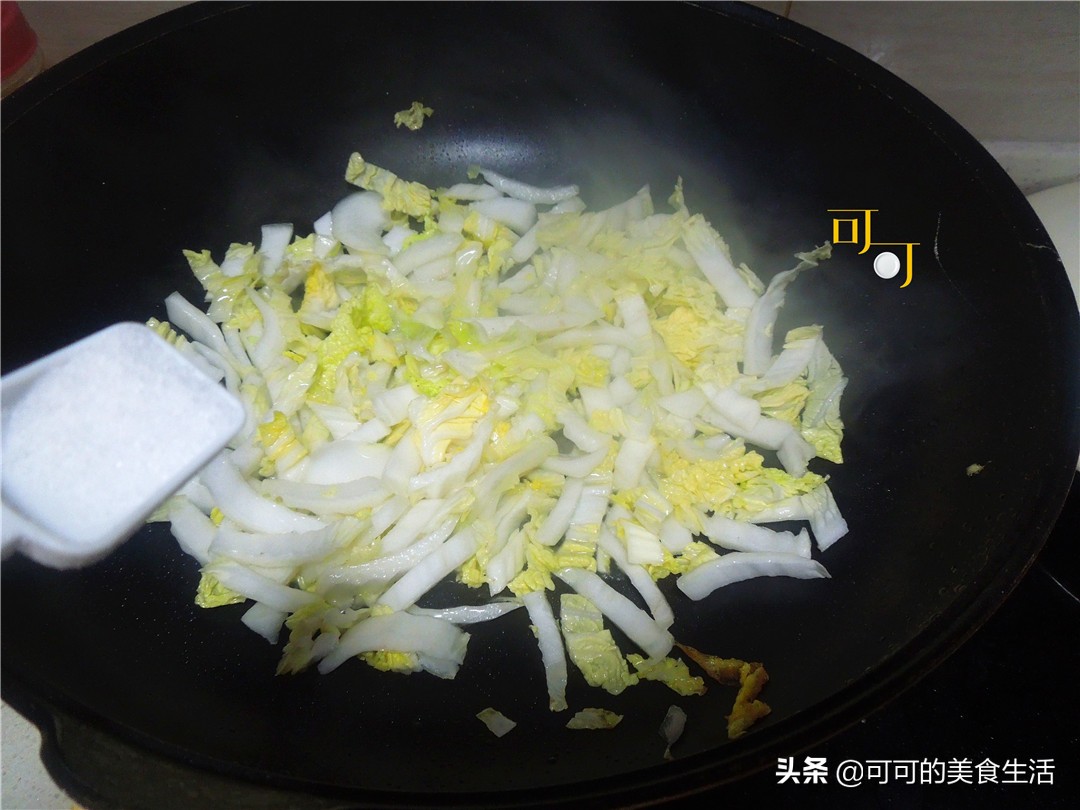 年糕鸡蛋的做法视频,一根年糕用菜怎么炒