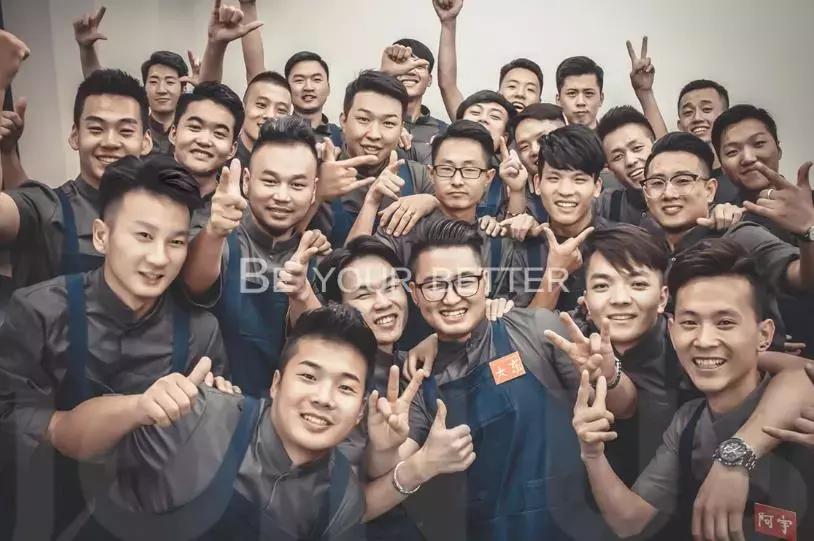 不洗头、不办卡！15分钟剪一个头，20㎡理发店月营收10万元