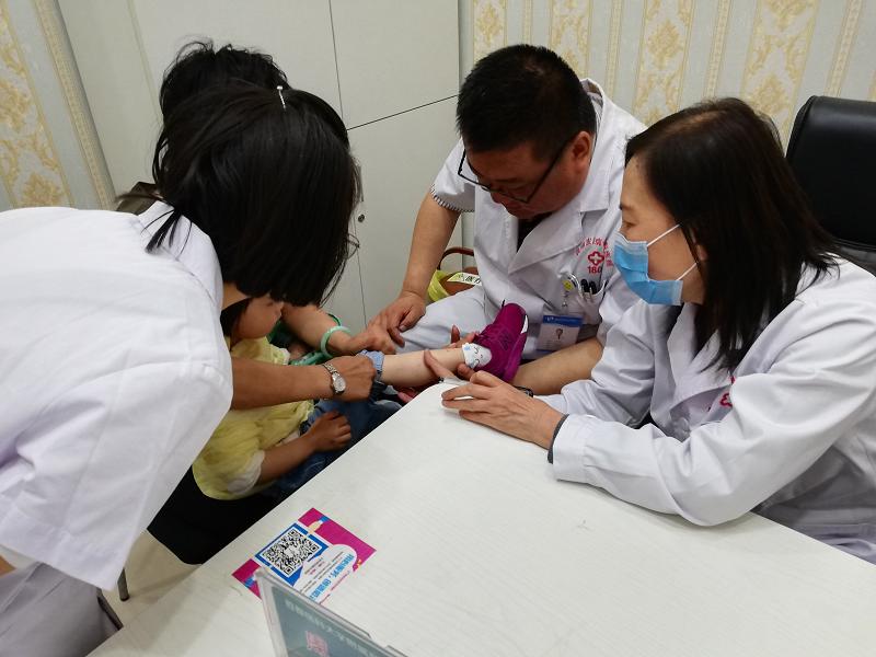 看皮肤病的名医,看皮肤病的老医生