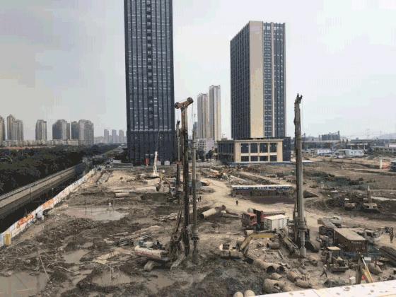 几十层的大楼是怎么承重的,高楼承重柱原理