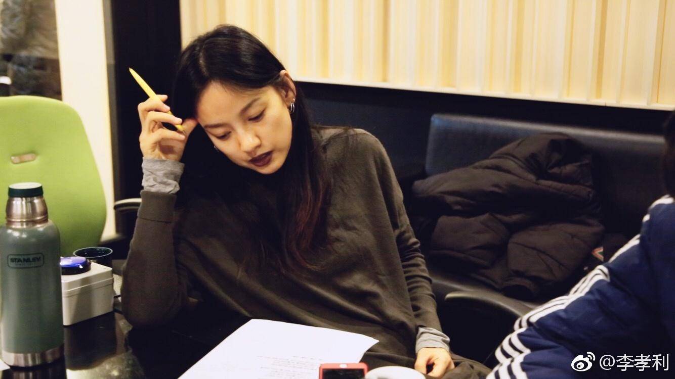 李孝利和老公秀恩爱视频,李孝利夫妇同台完整版