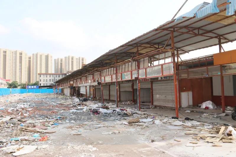 升级改造后的农贸市场夜景太美了,改造升级的农贸市场变靓了