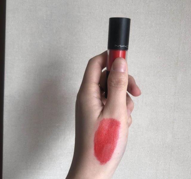 高颜值口红豆沙色,高颜值显白滋润口红