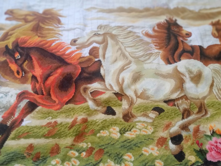 十字绣大功告成,已绣好的十字绣成品客厅手工