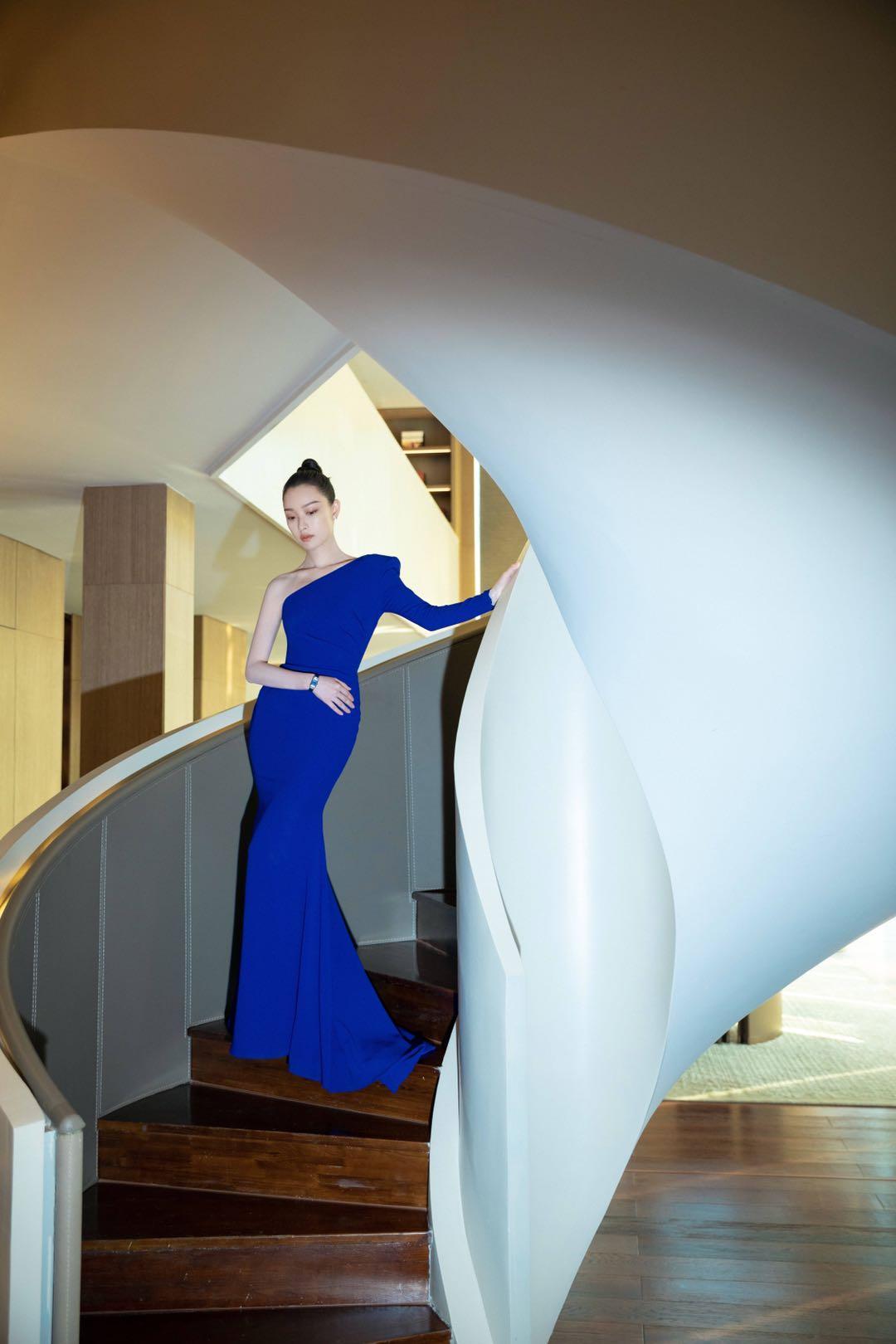 倪妮雪纺衬衫穿搭,倪妮黑色雪纺上衣