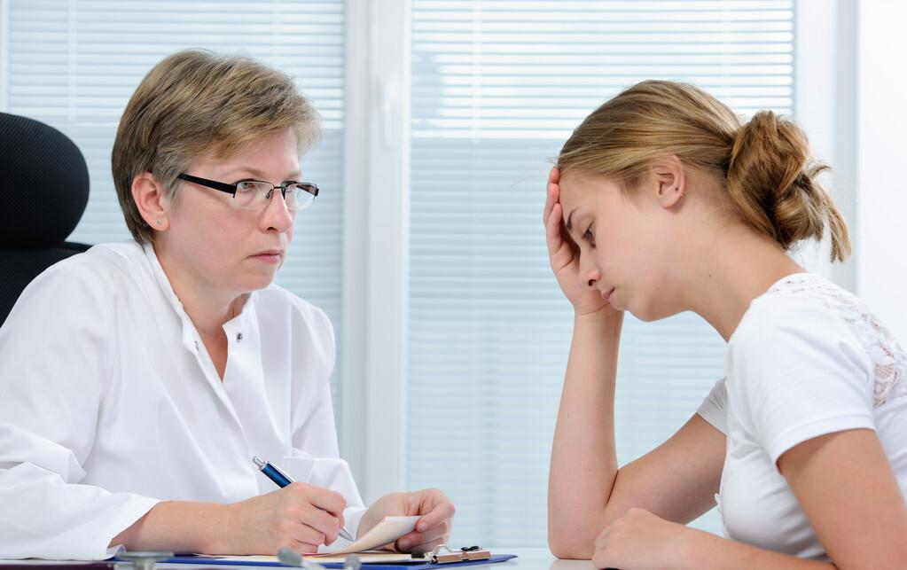 月经来心情极度郁闷,来月经控制不住的心烦