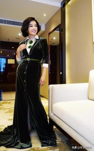 翡翠刘晓庆,中国翡翠女王刘晓庆坐拥百亿翡翠