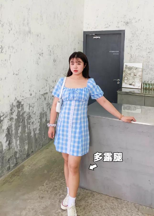 大胸姐妹穿连衣裙“藏胸”的技巧，视觉上帮你显瘦10斤