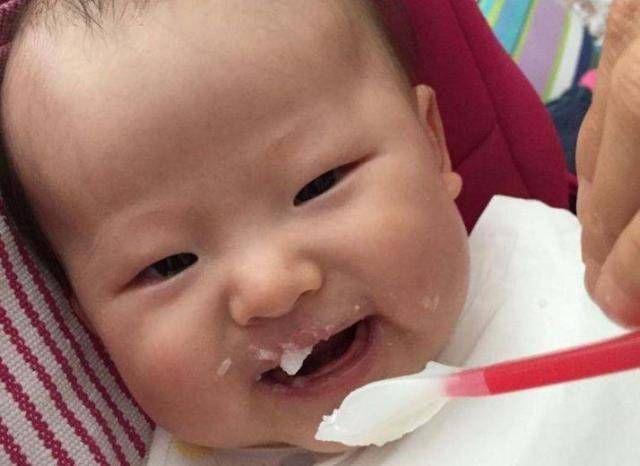 给宝宝喂米粉，家长常犯4个错误，自以为对宝宝好，其实伤害不小