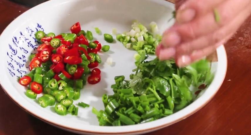 炸花生米炸糊怎么做,炸花生米怎样做不返潮