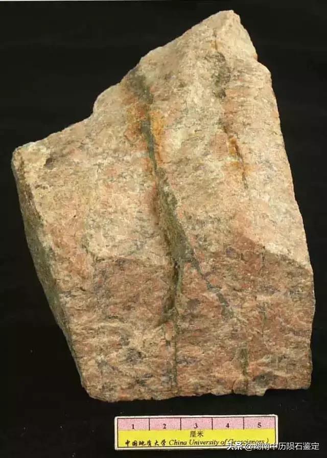 月球陨石与地球矿石的区别,月球陨石和矿石有什么区别