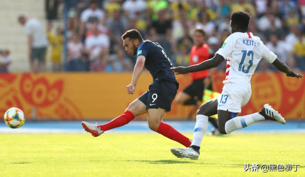 大冷!世青赛头号热门出局,球员捂脸不敢相信,“足球荒漠”逆袭