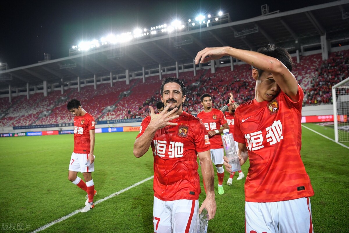 中国足球不好玩！中超广州队日常费用曝光，三个月工资就要2.5亿