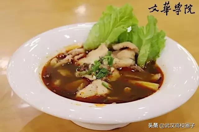 全武汉只有这所大学校门上跑火车，以前嫌弃现在却又舍不得