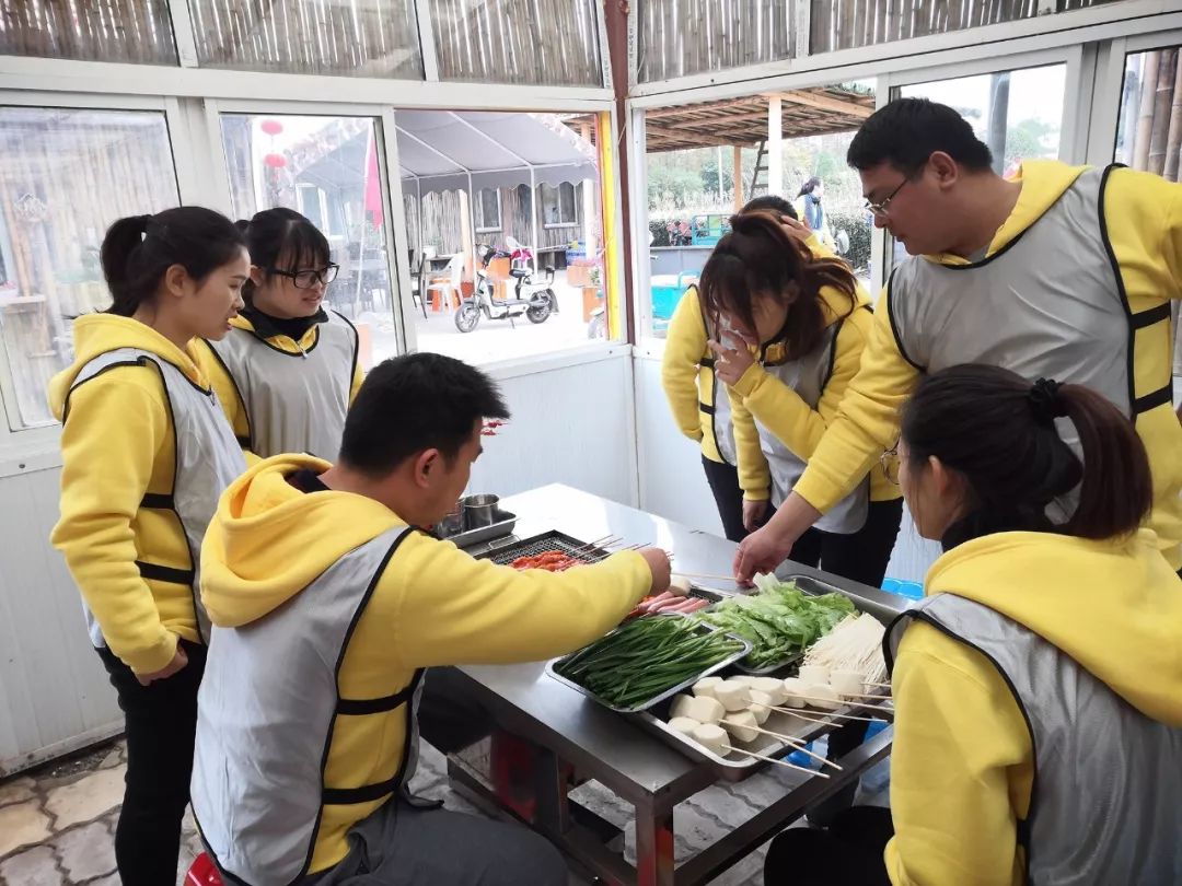 激情成就梦想汗水铸就成功,激情成就梦想团队铸就辉煌前言