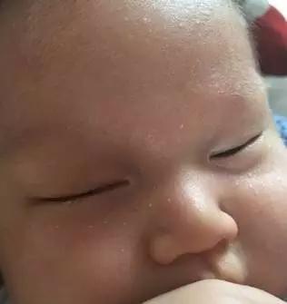 宝宝体重减轻了但不发烧,宝宝体重增加不明显