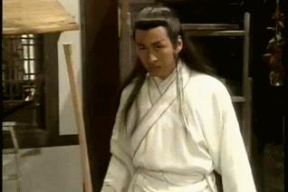 致我们逝去的童年往事只能回味,致我们逝去的童年时光一去不复返