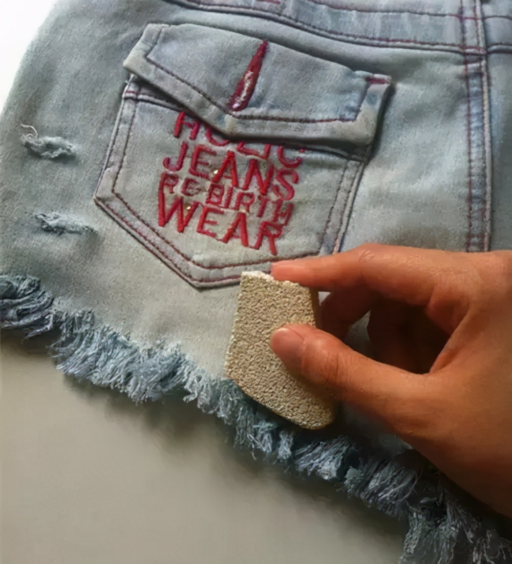 牛仔裤怎么改造成破洞流苏,旧牛仔裤腿简单变裙子