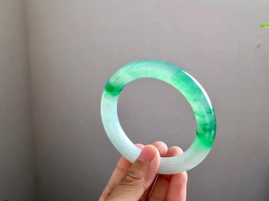 珠宝玉石饰品如何区分裂纹和石纹,珠宝玉石是怎么分类的图片