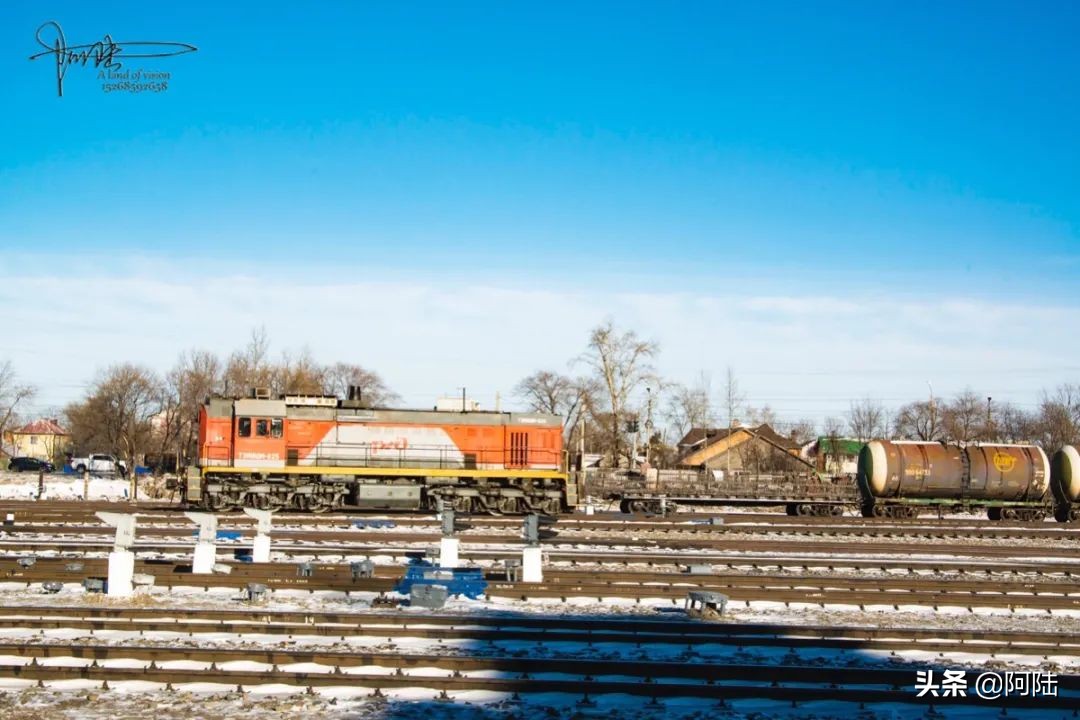 在这座曾经叫做“海兰泡”的俄罗斯城市，凝望穿越冬天的列车