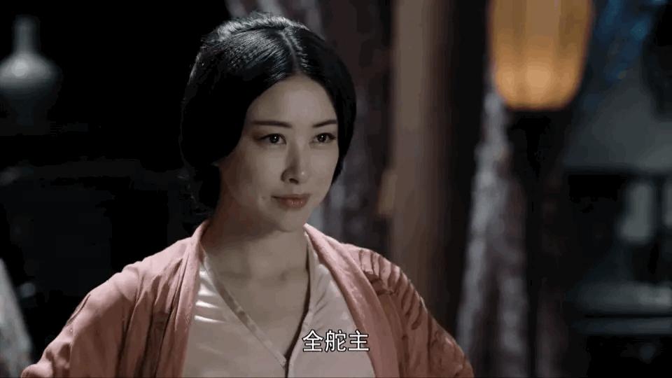 8位标准的都市美女，古装扮相略显违和，一换上现代装就艳丽逼人